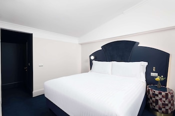 Classic Suite, 1 King Bed (Duplex)