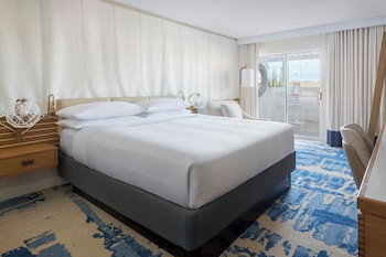 Room, 1 King Bed, Balcony, City View