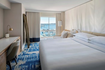 Room, 1 King Bed, Water View
