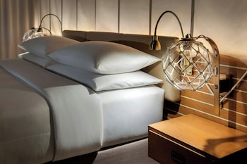 Room, 1 King Bed, Balcony, City View