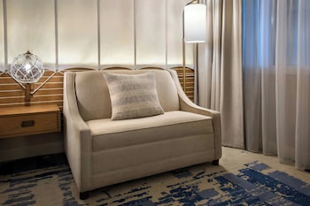 Room, 1 King Bed, Balcony, City View