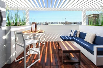 Room, 1 King Bed, Balcony, City View