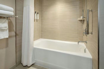 Room, 2 Queen Beds (Hearing Accessible)