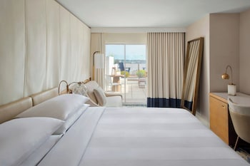 Room, 1 King Bed, Balcony, Water View