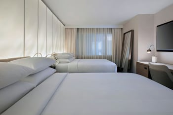 Room, 2 Queen Beds (No View)