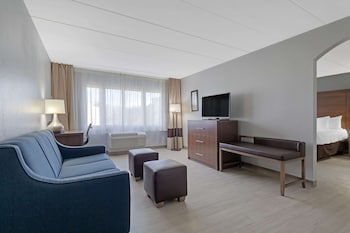 Suite, 1 King Bed, Non Smoking
