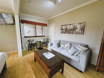 Large queen Room