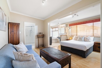 Large queen Room