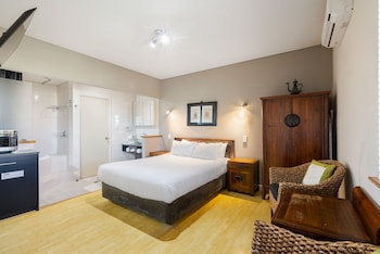 standard queen room