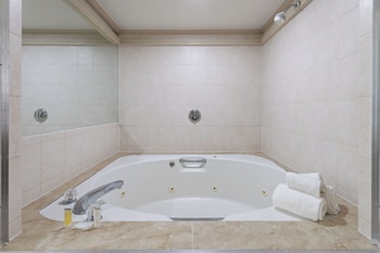 Deluxe Single Room (King Room HotTub Non Smoking)