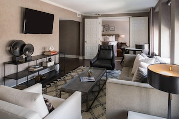 Suite, 1 King Bed (2 Room)