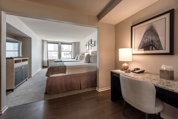 Room, 2 Queen Beds, Accessible (Mobility, Roll-In Shower)