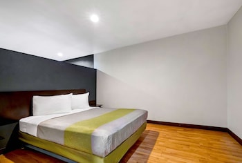 Deluxe Room, 1 King Bed, Non Smoking, Kitchenette