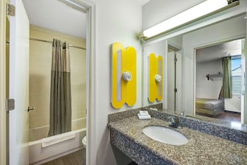 Deluxe Room, Multiple Beds, Non Smoking, Kitchenette