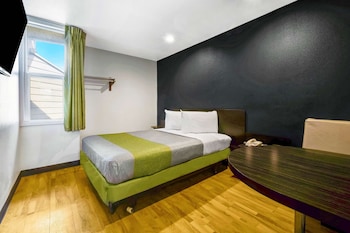 Deluxe Room, 1 King Bed, Non Smoking, Kitchenette