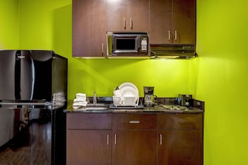 Deluxe Room, 1 King Bed, Non Smoking, Kitchenette