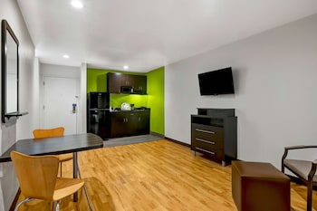 Deluxe Room, 1 King Bed, Non Smoking, Kitchenette