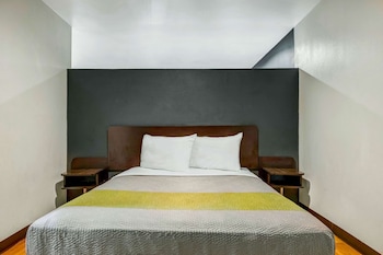 Deluxe Room, 1 Queen Bed, Non Smoking, Kitchenette