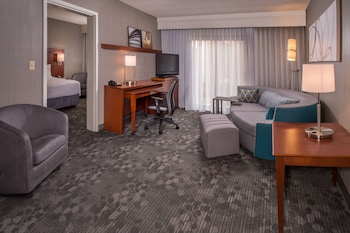 Suite, 2 Queen Beds, Accessible (Mobility/Hearing Tub One Bedroom)