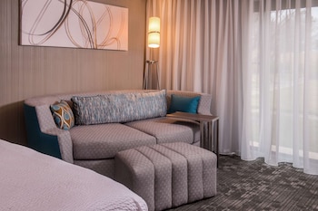 Deluxe Room, 1 King Bed with Sofa bed