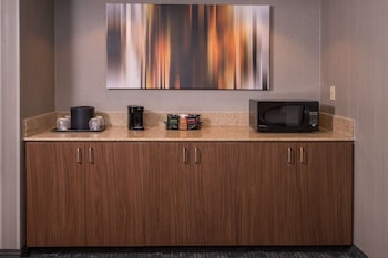 Suite, 2 Queen Beds, Accessible (Mobility/Hearing Tub One Bedroom)