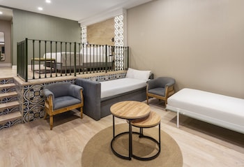 Suite (Patio | Spa Access)