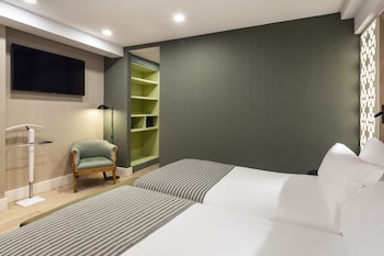 Suite (Patio | Spa Access)