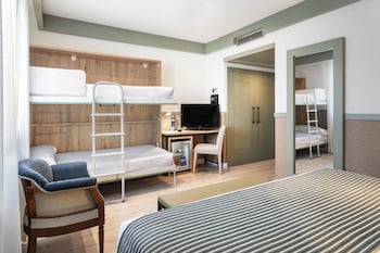 Family Room (2 Adults + 2 Children)