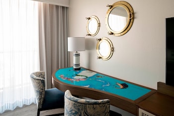 Room, 1 King Bed, Balcony, Partial Ocean View (Mobility/Hearing Access, Roll-In Shwr)