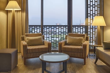 Deluxe Room, 1 King Bed, Balcony