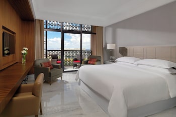 Deluxe Room, 1 King Bed, Balcony