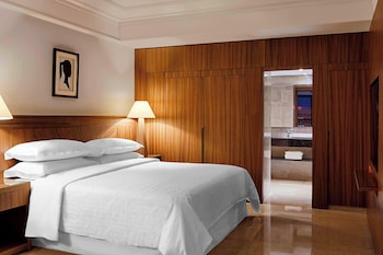 Executive Suite, 1 King Bed, Balcony
