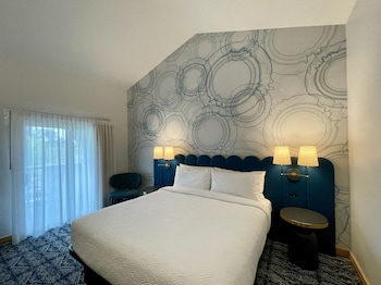 Deluxe Room, 1 King Bed