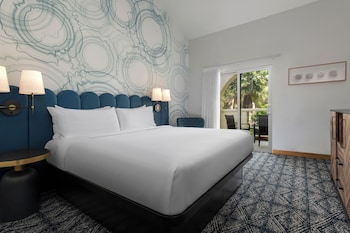 Deluxe Room, 1 King Bed
