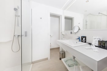 Deluxe Room, Sea View (1 Adult)