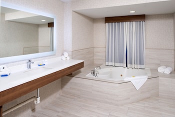 Suite, 1 King Bed (Additional Living Area)