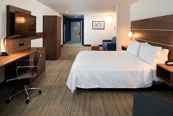 Suite, 1 King Bed, Accessible (Roll-In Shower)
