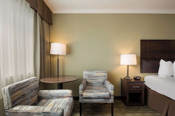 Standard Room, 1 King Bed, Non Smoking, Refrigerator & Microwave