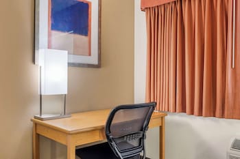 Suite, 1 Queen Bed, Non Smoking