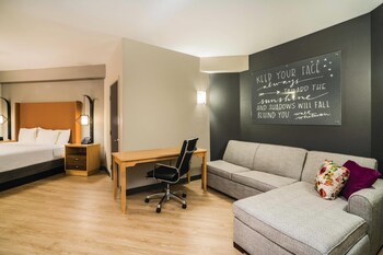 Suite, 1 King Bed with Sofa bed, Non Smoking, Jetted Tub