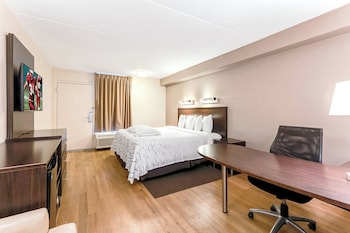 Premium Room, 1 King Bed, Accessible (Upgraded Bedding & Snack, Smoke Free)