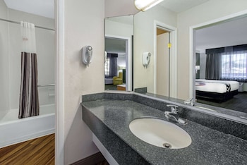 Room, 1 King Bed, Accessible, Non Smoking (Mobility Accessible)