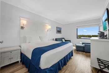 Standard Room, 1 King Bed with Sofa bed, Bay View