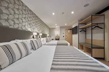 Family Room (Deluxe)