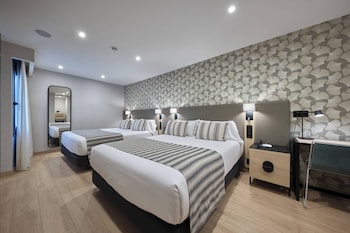 Family Room (Deluxe)