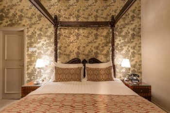 Double Room (with Four Poster Bed)