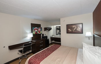 Deluxe Room, 1 King Bed, Non Smoking (First Floor)