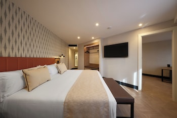 Family Room (Deluxe, 2 adults + 2 children)