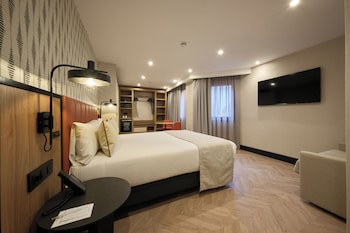 Family Room (Superior, 2 adults + 2 children)