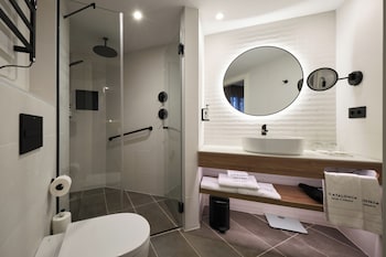 Family Room (Superior, 2 adults + 2 children)